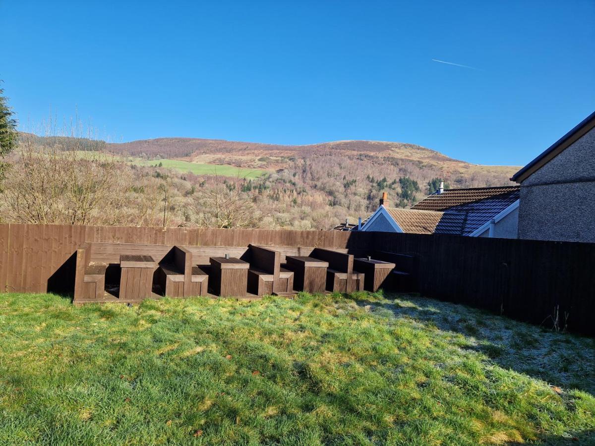 Flat 2, Modern Studio Apartment, Tynte Hotel, Mountain Ash Quakers Yard Eksteriør billede